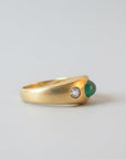 Vintage emerald cabochon ring