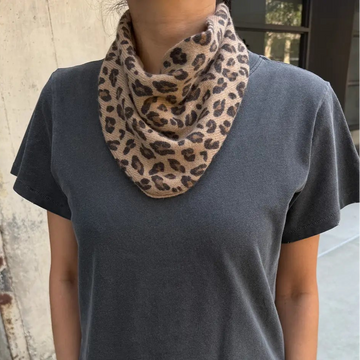 Cashmere Bandana in Leopard