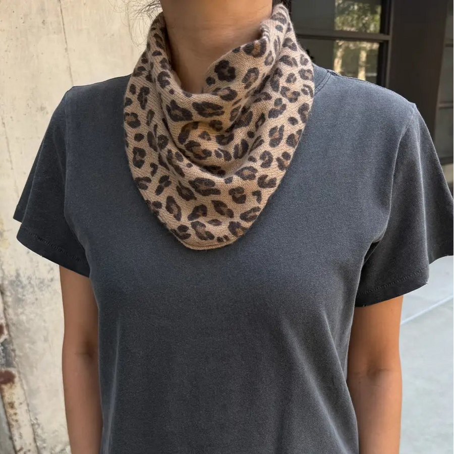 Cashmere Bandana in Leopard