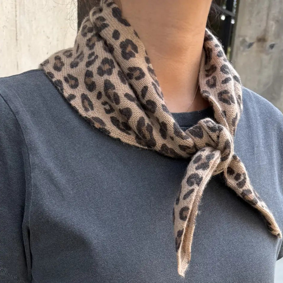 Cashmere Bandana in Leopard