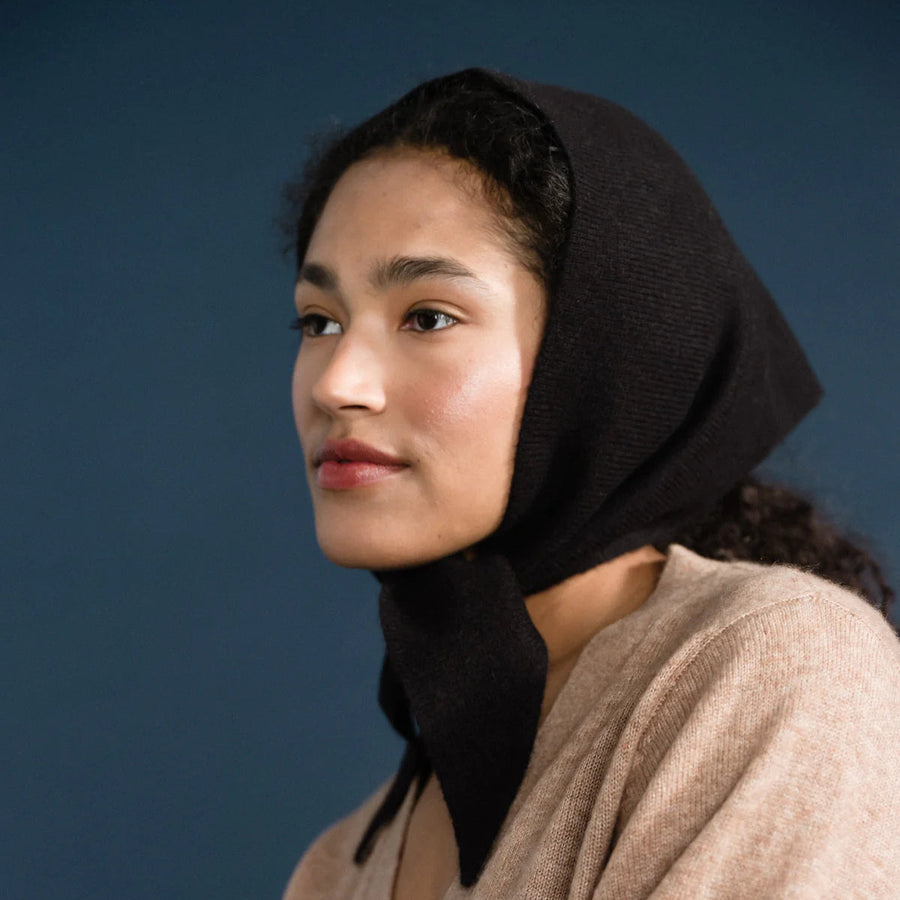 Cashmere Triangle Scarf in Black