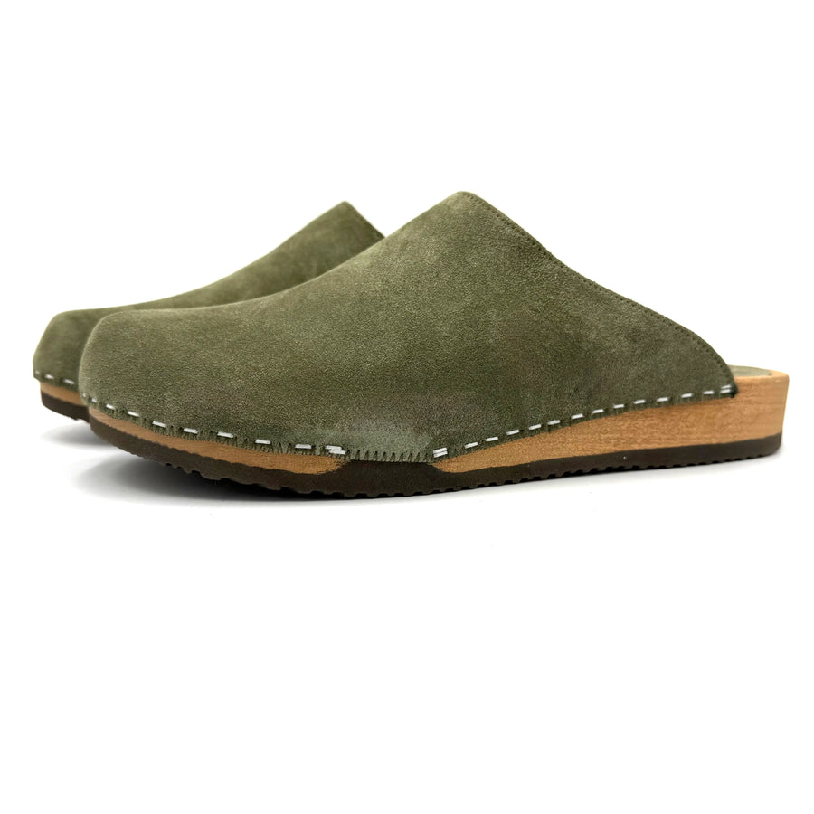 Ella Suede Clogs in Hunter