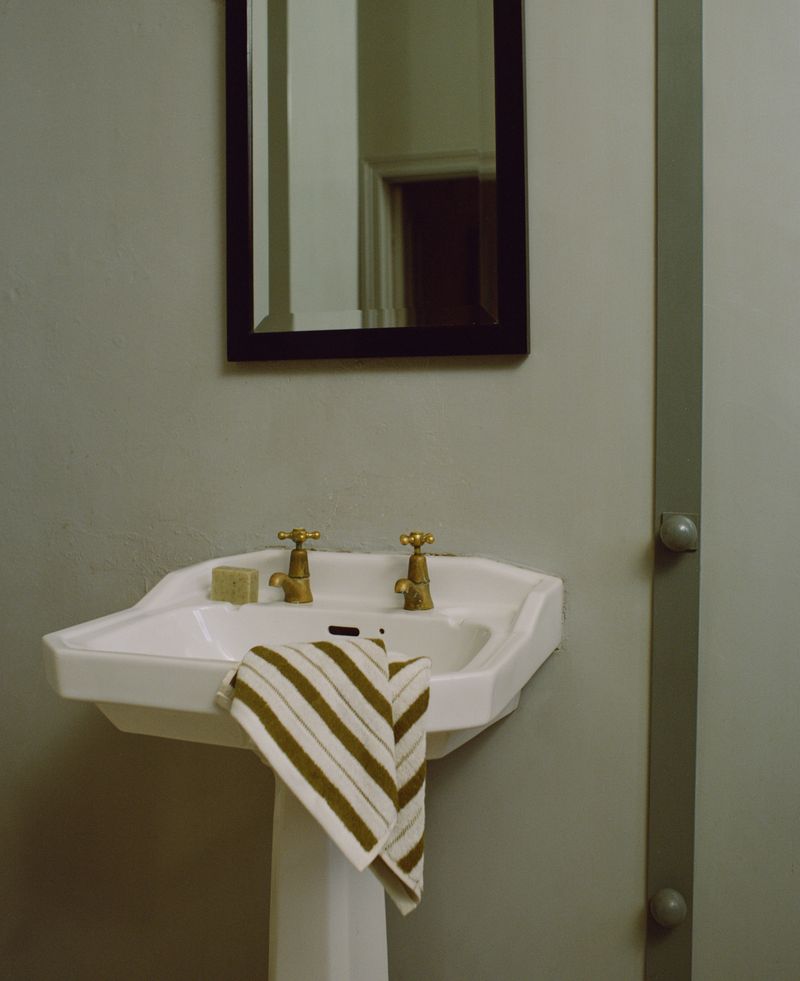 Organic San Luis Hand Towel in Caper & Chalk