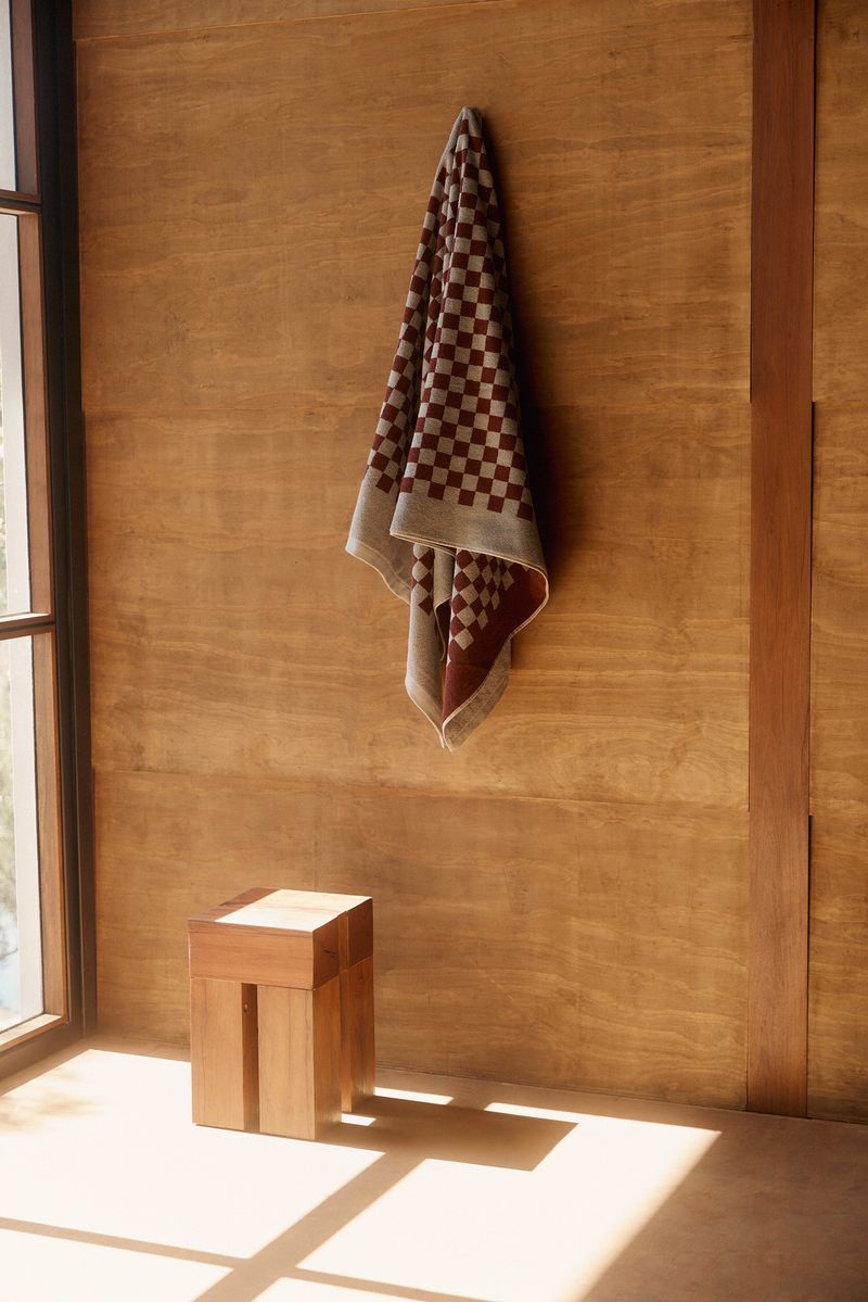 Roman Pool Towel/Sheet in Cement & Rust