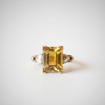 Vintage Citrine Ring with Heart Flanks