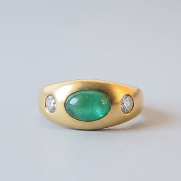 Vintage emerald cabochon ring