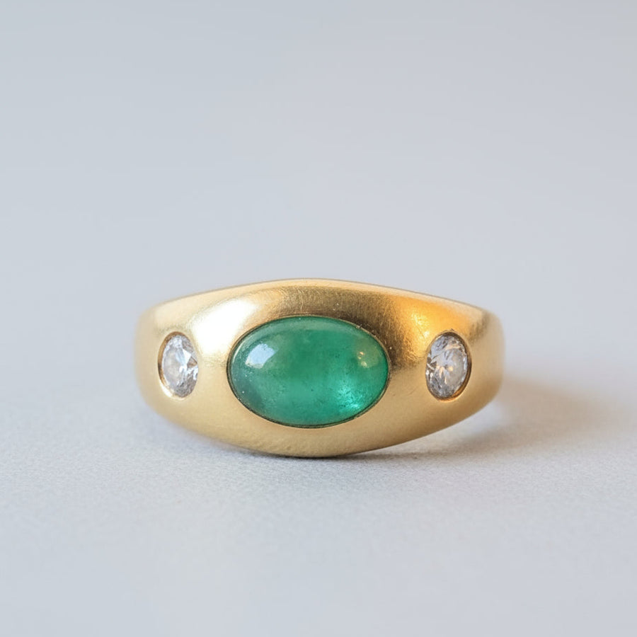 Vintage emerald cabochon ring