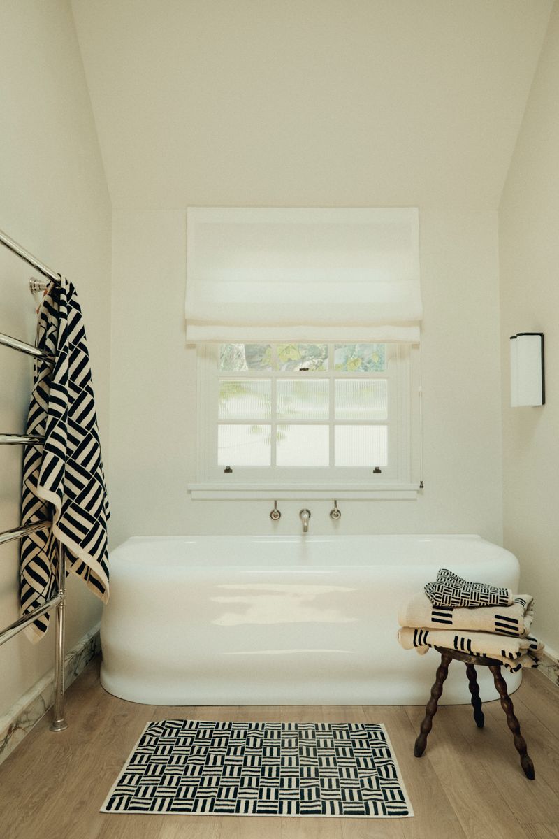 Willis Pool Towel/Sheet in Sand & Noir