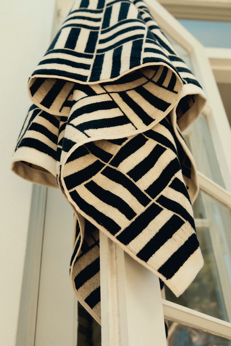 Willis Pool Towel/Sheet in Sand & Noir