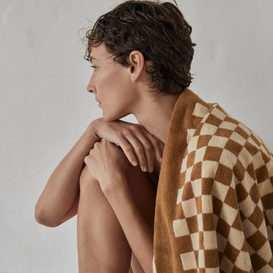 Roman Pool Towel in Cedar & Sand